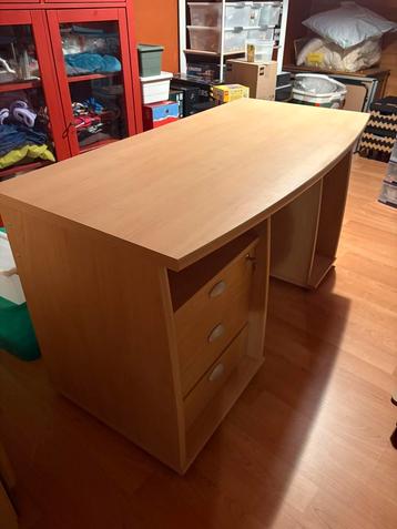 Bureau beschikbaar voor biedingen