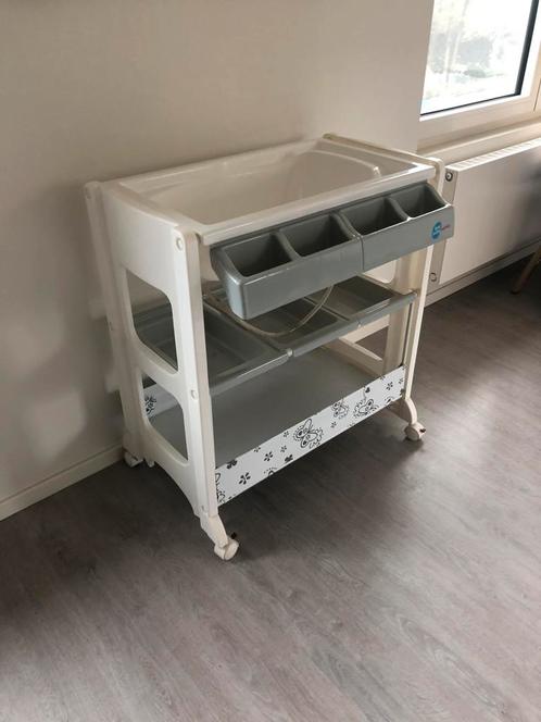 Babybadje op wieltjes met opbergvakken, Kinderen en Baby's, Badjes en Verzorging, Gebruikt, Badje, Overige merken, Standaard, Ophalen