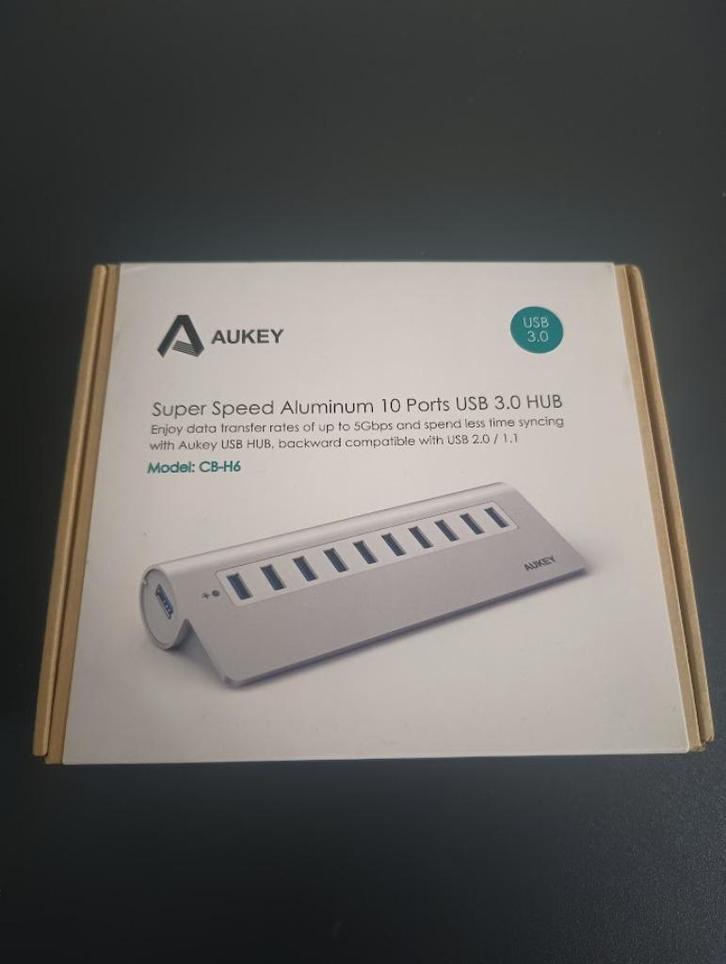 Aukey Hub USB 3.0 10 ports en alu, Computers en Software, Pc- en Netwerkkabels, Zo goed als nieuw, Ophalen of Verzenden