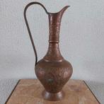 Ancienne carafe/cruche en cuivre martelé provenance d'Égypte, Antiquités & Art, Enlèvement ou Envoi, Cuivre