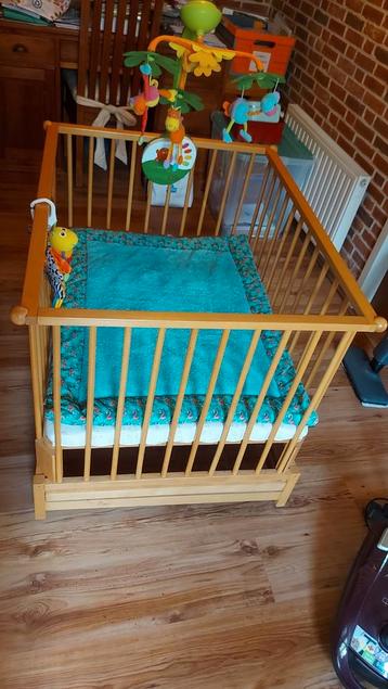 baby box met bekleding en matras in hoogte verstelbaar  beschikbaar voor biedingen
