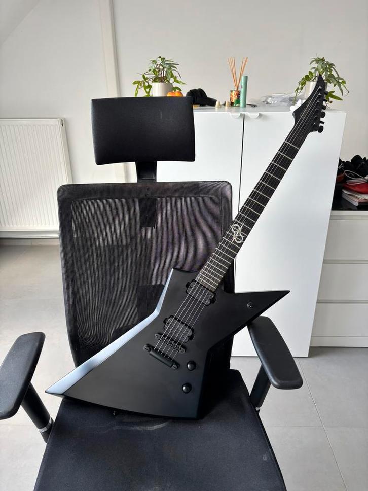 Solar E2.C6 avec housse de transport, clés  et strap-locks, Musique & Instruments, Instruments à corde | Guitares | Électriques