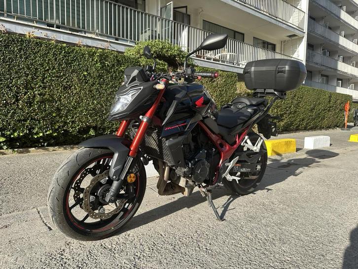 Honda CB 750 Hornet 2023 – Noir & Rouge – 8.916km, Motoren, Motoren | Honda, Particulier, Naked bike, meer dan 35 kW, 2 cilinders
