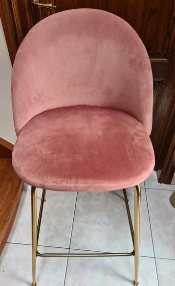 Roze fluwelen barstoel beschikbaar voor biedingen