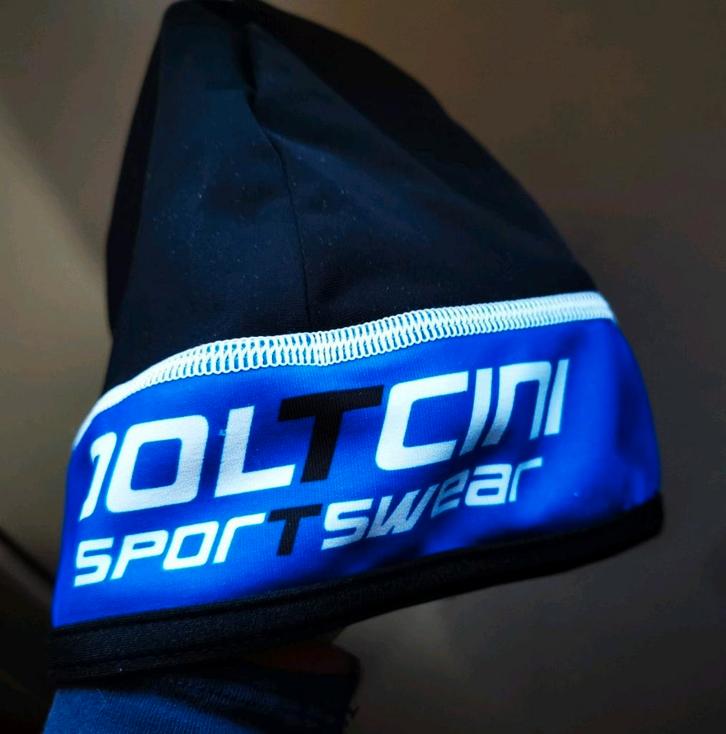 Doltcini sport wear helm muts, Fietsen en Brommers, Fietsaccessoires | Fietskleding, Zo goed als nieuw, Dames, Heren, Bovenkleding