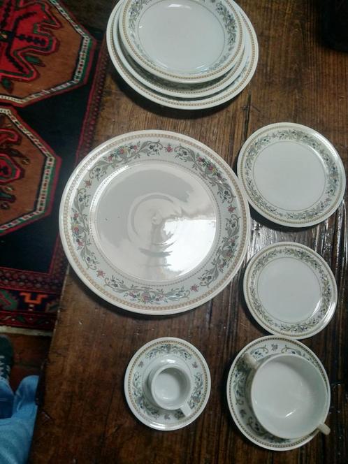 eetservies set, Maison & Meubles, Cuisine | Vaisselle, Comme neuf, Assiettes(s), Autres styles, Porcelaine, Enlèvement