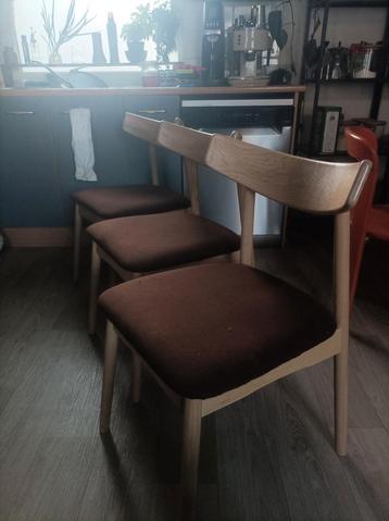 6 eetkamerstoelen vol hout beschikbaar voor biedingen