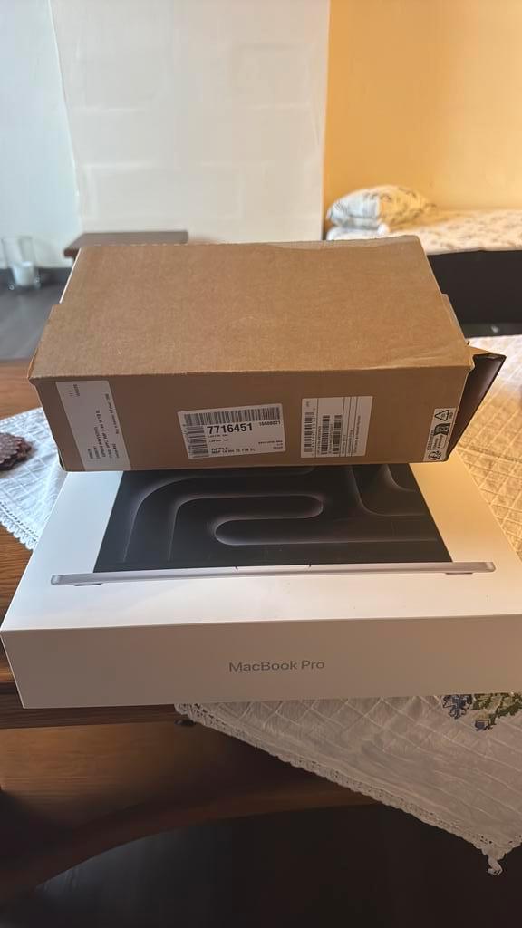 Apple MacBook Pro (M4, 2024) geseald nog nieuw met garantie, Computers en Software, Windows Laptops, 14 inch, SSD, 16 GB, Azerty
