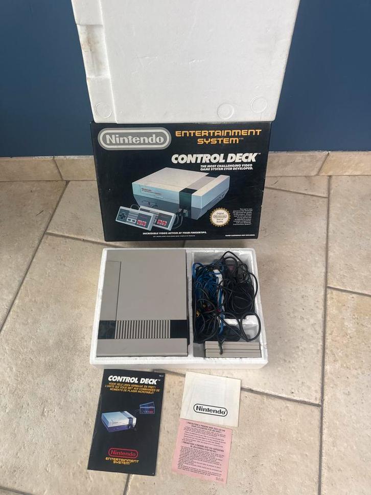 Nintendo NES Control Deck – Compleet in doos, Consoles de jeu & Jeux vidéo, Consoles de jeu | Nintendo NES, Comme neuf, Enlèvement