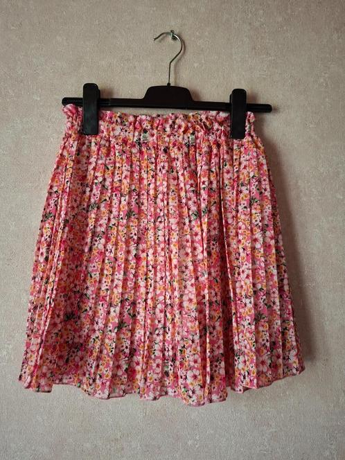 Vrolijke Geplisseerde Midi Rok met Bloemenprint - Maat S/M, Kleding | Dames, Rokken, Maat 36 (S), Roze, Boven de knie, Ophalen of Verzenden