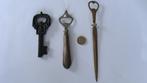 1 ancien décapsuleur Grimbergen et 2 autres divers, Ophalen of Verzenden, Nieuw, Flesopener, Overige merken
