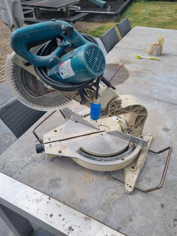 Makita afkortzaag met trekfunctie 1650w 305mm beschikbaar voor biedingen