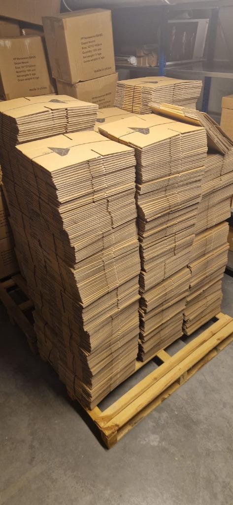 Lot bedrukte vouwdozen 1109 stuks €250, Doe-het-zelf en Bouw, Kratten en Dozen, Nieuw, Doos, Minder dan 50 cm, Minder dan 35 cm