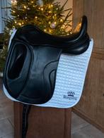 Kingsley dressuur zadel d5 17,5 inch, Dieren en Toebehoren, Paarden en Pony's | Zadels, Ophalen of Verzenden, Zo goed als nieuw