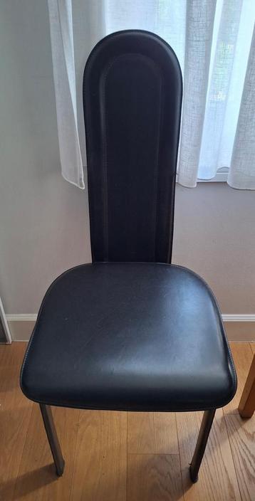 2 stoelen beschikbaar voor biedingen