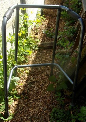 rollator met loopframe beschikbaar voor biedingen