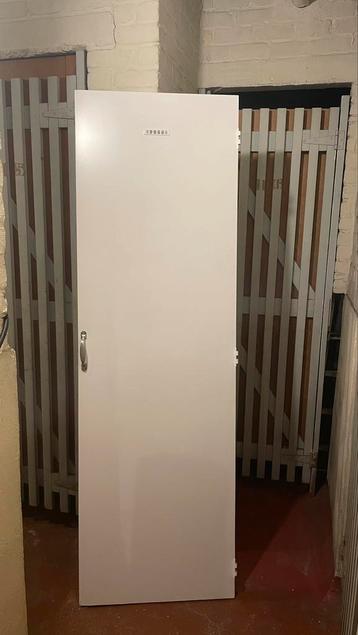 Witte deur uit hout