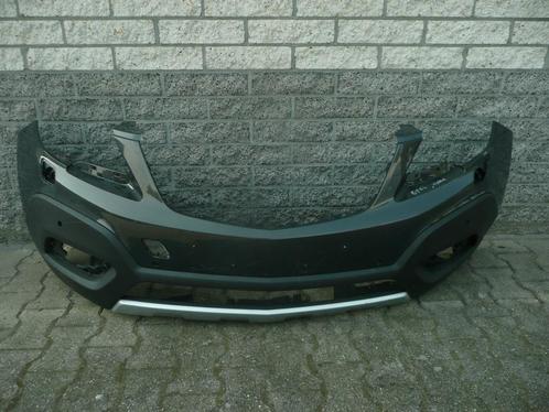 Opel Mokka Bumper Voorbumper 95350353 PDC Gaten 4x Koplamps., Auto-onderdelen, Carrosserie, Bumper, Opel, Voor, Gebruikt, Ophalen of Verzenden