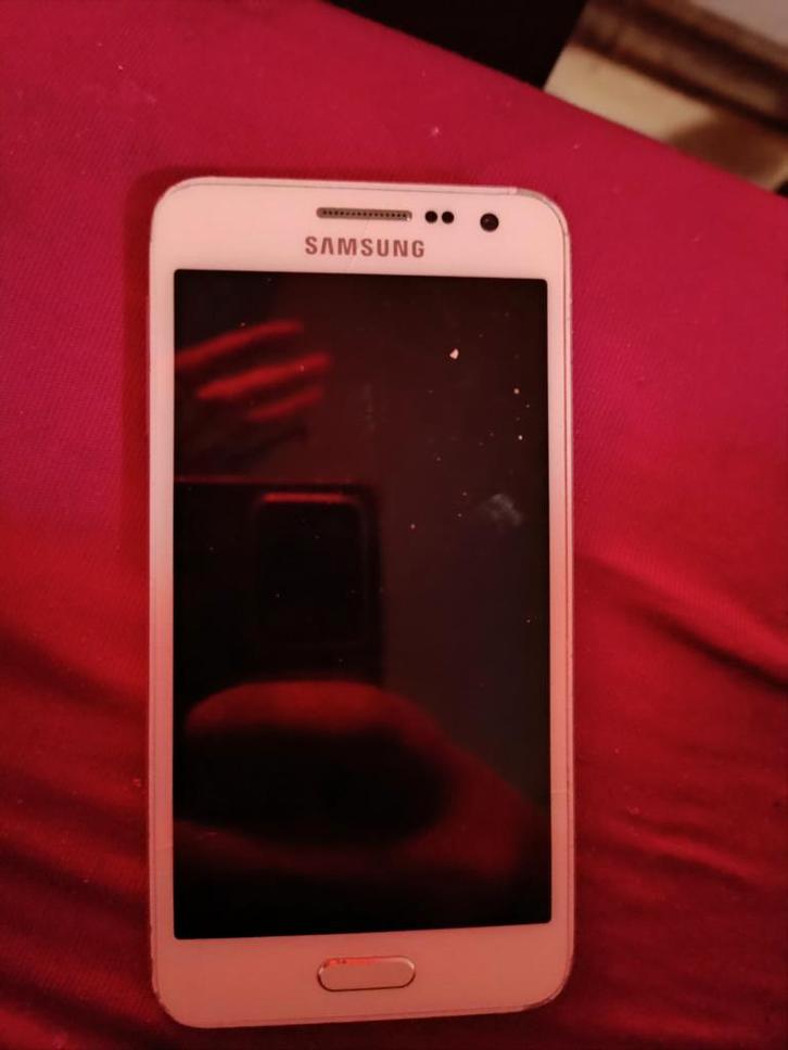 2 Samsung  pour pièces un blanc et un noir, Télécoms, Téléphonie mobile | Samsung, Enlèvement ou Envoi