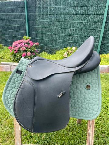 Selle polyvalente Wintec 18 pouces, Enlèvement, Utilisé