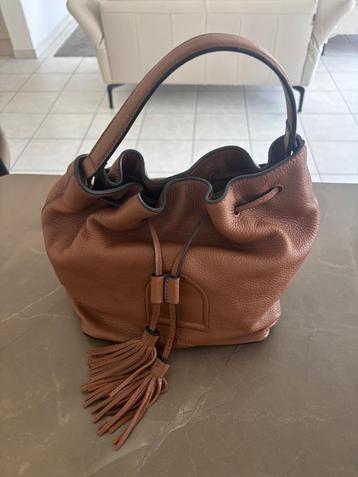Lederen dameshandtas bruin beschikbaar voor biedingen