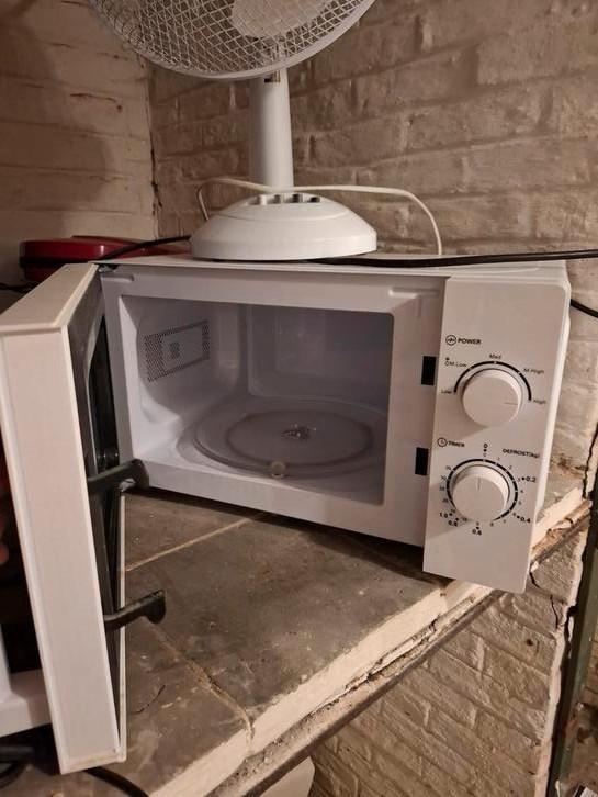 Domo microgolfoveb/magnetton 20L, Elektronische apparatuur, Microgolfovens, Zo goed als nieuw, Microgolfoven, Minder dan 45 cm