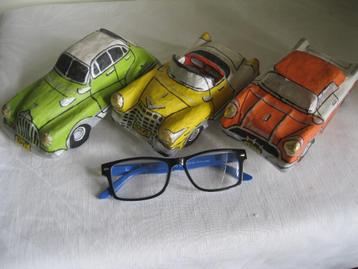 Papier-maché Buick, Cadillac en Pontiac oldtimer beschikbaar voor biedingen