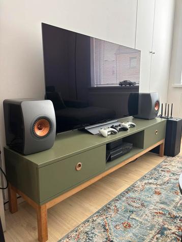 Tv-kast beschikbaar voor biedingen