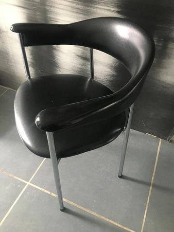 Retro (kuip)stoel zwart beschikbaar voor biedingen