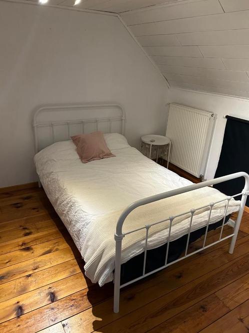 Bed, Huis en Inrichting, Slaapkamer | Bedden, Zo goed als nieuw, Twijfelaar, 140 cm, 200 cm, Metaal, Wit, Ophalen