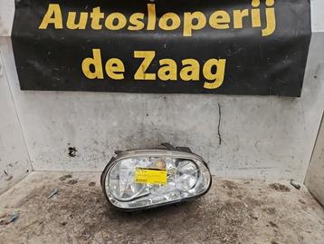 Koplamp rechts van een Volkswagen Golf beschikbaar voor biedingen