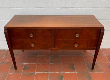 Vintage klein dressoir/tv-meubel beschikbaar voor biedingen