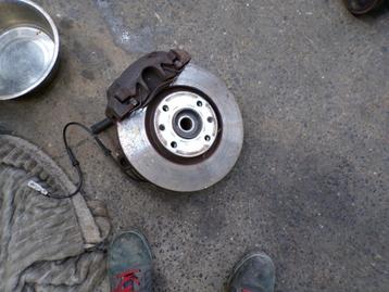 Moyeu avant gauche Citroen Berlingo 2 1.6HDi 55kw 2008-2012 beschikbaar voor biedingen