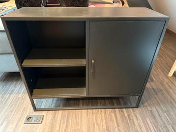 Kast beschikbaar voor biedingen