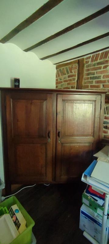 Meuble de coin beschikbaar voor biedingen