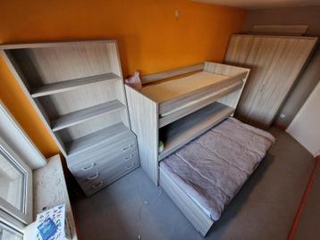Complete Tweedehands Kinderkamer – Slim & Ruimtebesparend beschikbaar voor biedingen