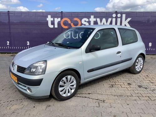 2004 - Renault - Clio - 1.4-16V Priv Comf. - Personenauto, Auto's, Renault, Bedrijf, Clio, Benzine, Euro 3, Stadsauto, Handgeschakeld