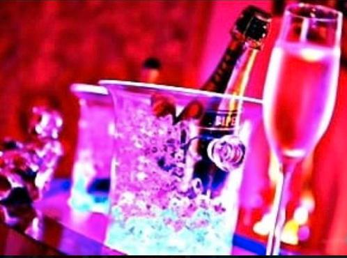 Bar à champagne cherche hôtesse, Vacatures, Vacatures | Horeca en Traiteur, Starter, Geschikt als bijbaan