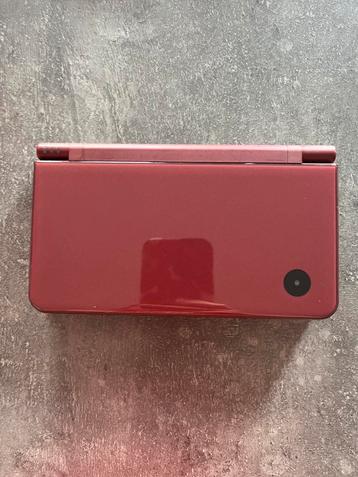Nintendo DSI XL Bordeaux met klein defect, Games en Spelcomputers, Spelcomputers | Nintendo DS, Ophalen of Verzenden, Gebruikt