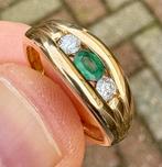 Ring 18 karaat goud met 2 diamanten en smaragd/ maat 16,5mm, Geel, Ophalen of Verzenden, Kleiner dan 17, Met edelsteen