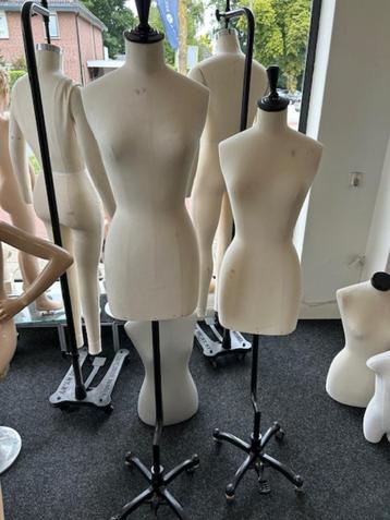 Stockman bustes paspop etalagepop torso op ijzeren standaard beschikbaar voor biedingen