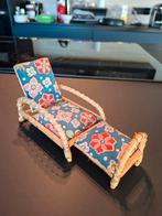 Ligstoel of tuinbed van rotan en bamboe. Poppenhuis, Antiek en Kunst, Ophalen of Verzenden