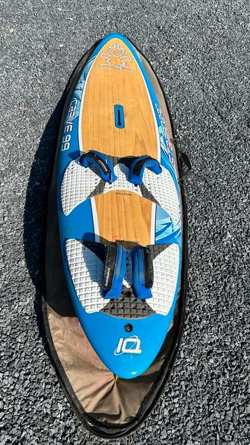 Starboard Carve 99 excellent etat, Watersport en Boten, Windsurfen, 250 tot 300 cm, Ophalen of Verzenden, Zo goed als nieuw, Met vin(nen)