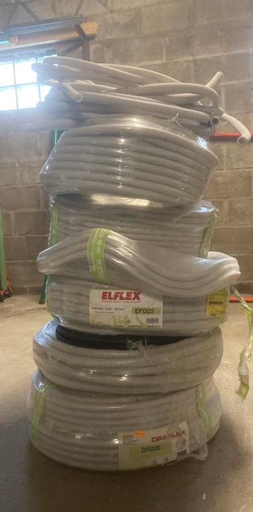 Set van verschillende ribbelbuizen van 25, 20 en 16 mm beschikbaar voor biedingen