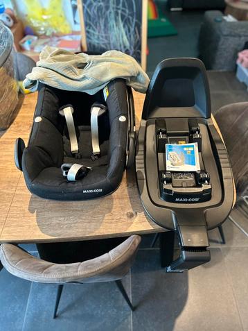 Maxi Cosi Pebble Pro Autostoel + FamilyFix3 beschikbaar voor biedingen