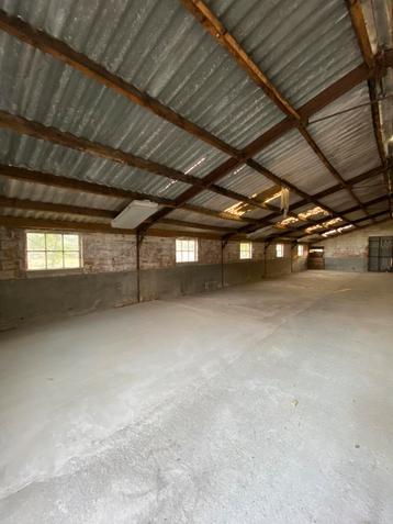 Ruime hangar / schuur / loods / opslagruimte te huur 280m2 beschikbaar voor biedingen