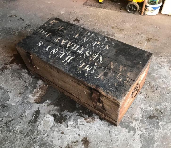 Zeer oude antieke kist, M.&Mme Denys, Gand, Antiquités & Art, Curiosités & Brocante, Enlèvement ou Envoi