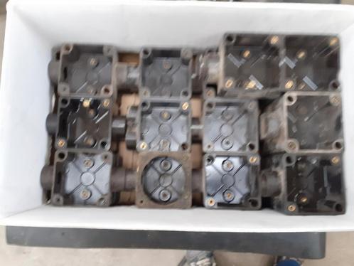 Bakeliet schakelaars, stopcontacten., Doe-het-zelf en Bouw, Elektriciteit en Kabels, Gebruikt, Stopcontact, Ophalen of Verzenden