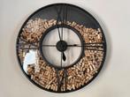 ️ Grande horloge murale déco – métal noir &bouchons de liège, Ophalen, Zo goed als nieuw, Wandklok