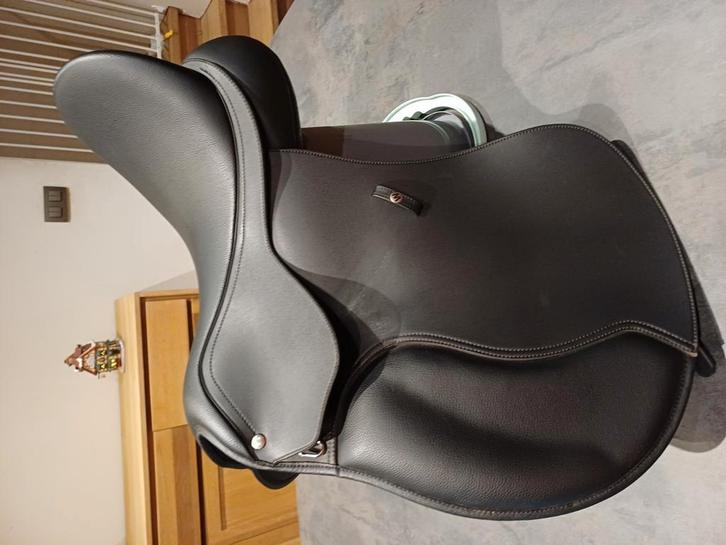 Wintec zadel 17 inch, Dieren en Toebehoren, Paarden en Pony's | Zadels, Zo goed als nieuw, Ophalen